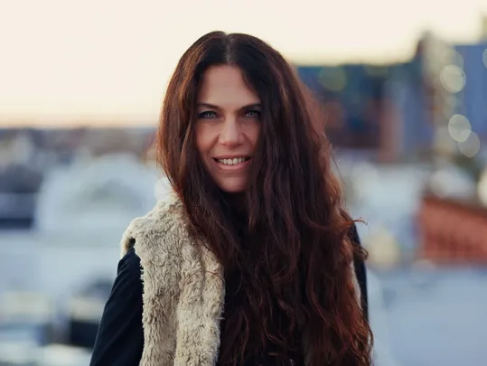 Sari Schorr (US)