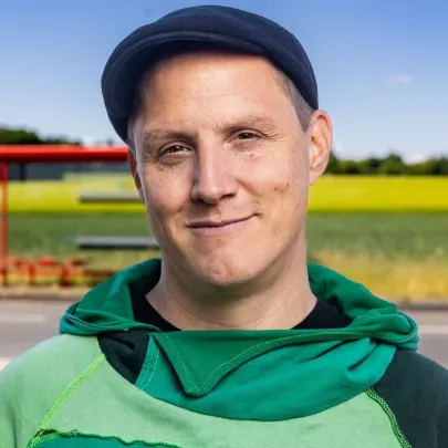 SEBASTIAN 23 Zusammenhaltestelle