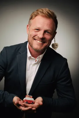 Jakob Sveistrup synger julen ind