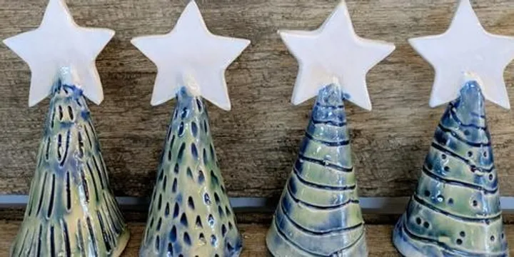 4 Small Christmas Trees - 28 November