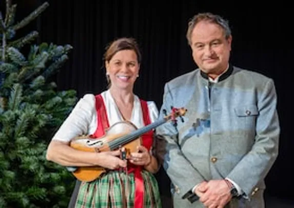 Heilige Nacht von Ludwig Thoma - Pfarrer Rainer Maria Schießler und Elisabeth Rehm mit Familie und Rupert Biegel