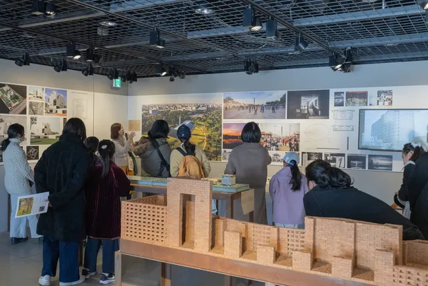 【展示ガイドツアー／事前申込必要】建築と出会う・楽しむ・知る：TOTOギャラリー・間の建築展覧会へ行こう！ ラウムラボア・ベルリン展：Water Works - in the Flow of Making