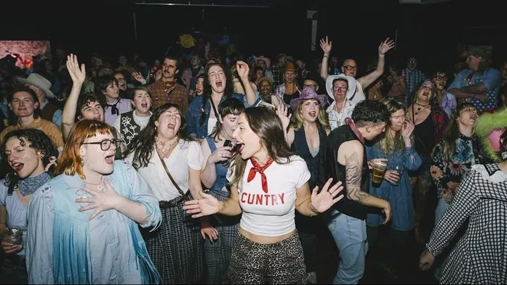 Queer Cxntry