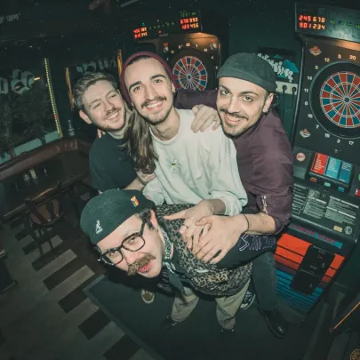Peters Beine  + Sempf Wellenreiter der Indie-Gitarren-Sounds + kompromissloser Pop-Punk