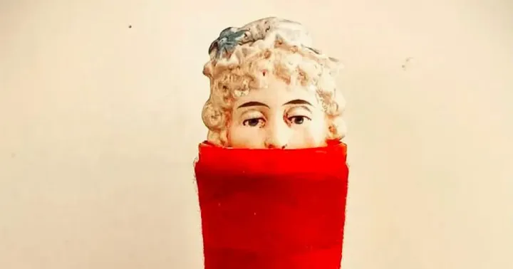 DES FIL.LES ROUGES