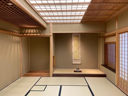 先着順【京都市役所】ネオバロック庁舎に潜む非公開和室へ、千本銘木と特別見学