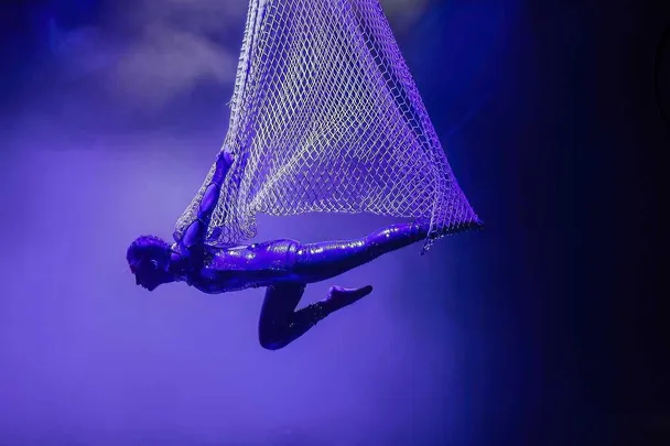 Blue Secret Show: akrobatická show s kabaretní duší