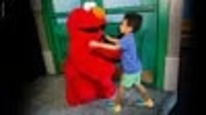 Elmo's Got The Moves - Photo Experience