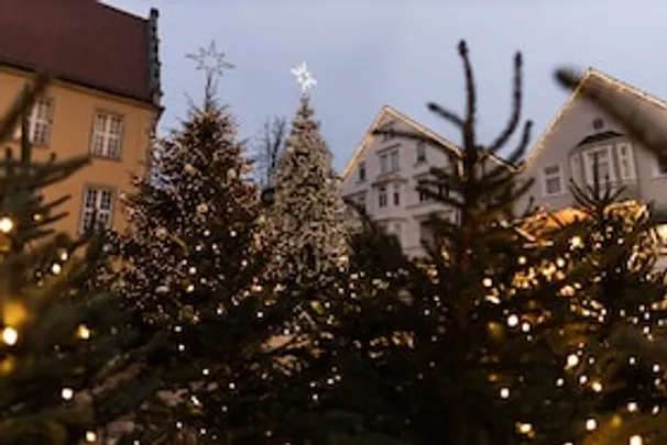 "Es weihnachtet sehr!" Gütersloher Weihnachtsrundgang mit Brunhilde Kohls