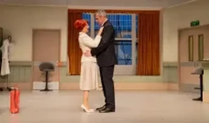 Ray Cooney: Család ellen nincs orvosság