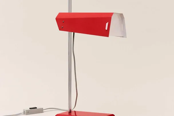 Retro lampy: Znovuobjevené příběhy českoslovesného designu 50. Až 80. let