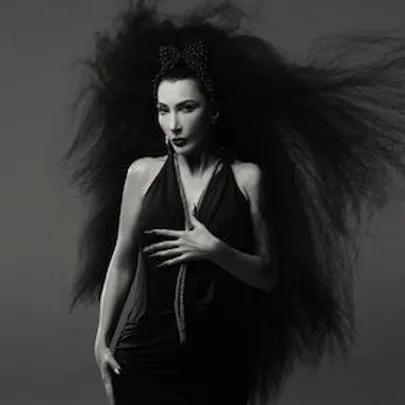 Hande Yener - HANDE BİZİ SEZEN'E GÖTÜR - Hande, führ uns zu Sezen.