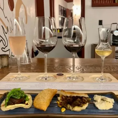 Wine Flight Harmonizado "Viagem Enogastronômica" - Miya Wine Bar Moema