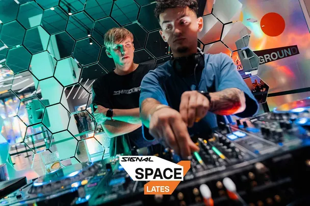 Signal Lates: Digitální umění x DJs x Drinky do půlnoci