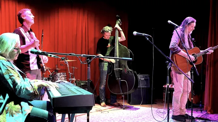 Smiley-Doherty & friends. Let's keep music live!