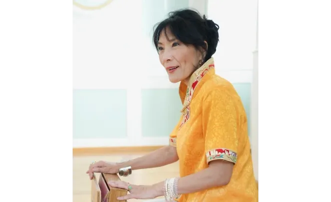 MANTRA CHANTING & JEWEL DANCE mit DECHEN