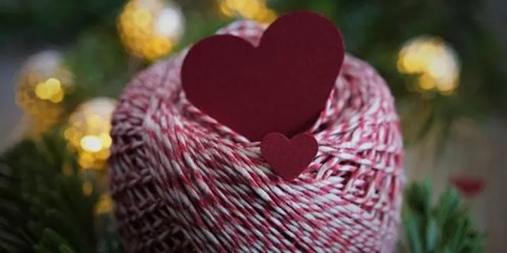 Crochet a Christmas ornament