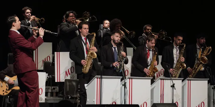 THE SOUND OF CHRISTMAS SWING