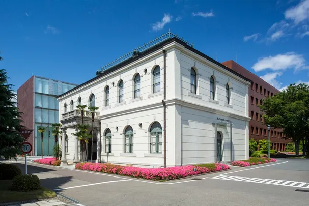 先着順【NISSHA本館】小西館長と明治の近代化産業遺産へ、レンガ造の本館を特別案内