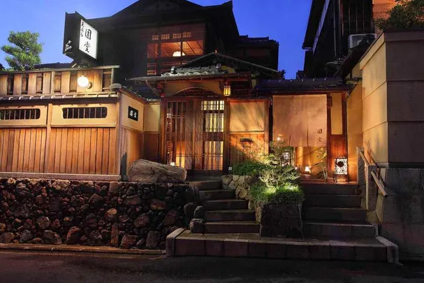 【八坂圓堂】祇園の奥座敷、設計士が数寄屋建築を開店前に貸切案内＆コースランチ付き