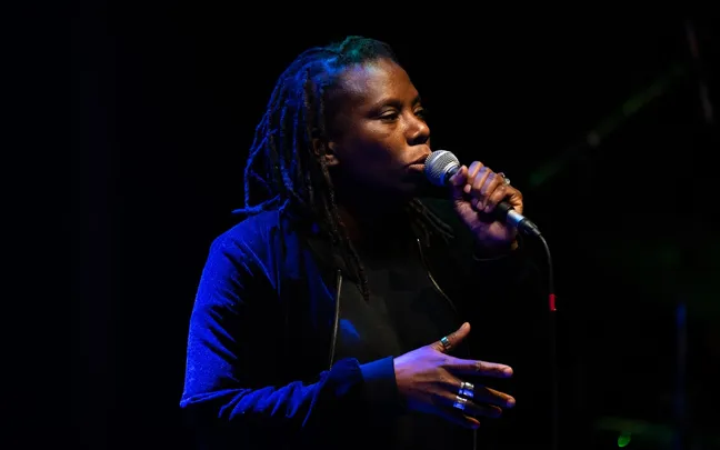 Caillasses Live • Performance de Joëlle Sambi