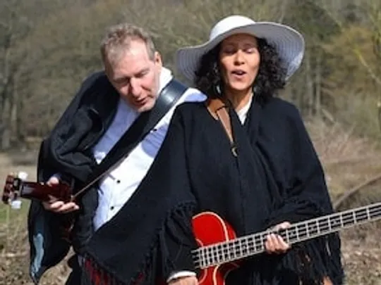 Ankommen - Samirah al-Amri und Thomas Hecker