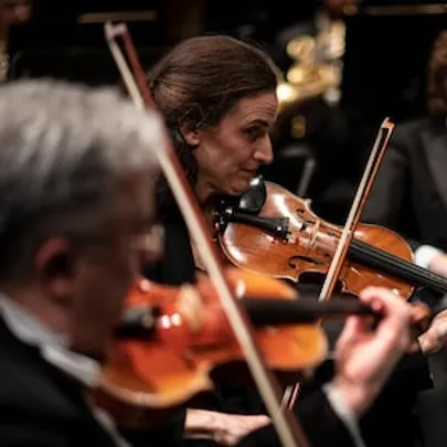 Sinfoniekonzert 2 - Mahlers Fünfte - Dirigat: GMD Jochem Hochstenbach Mezzosopran J. Vuletic