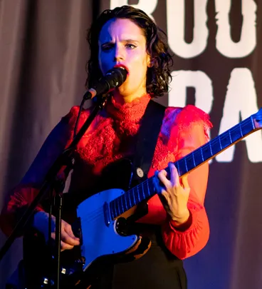 Anna Calvi - A English singer-songwriter | Tickets