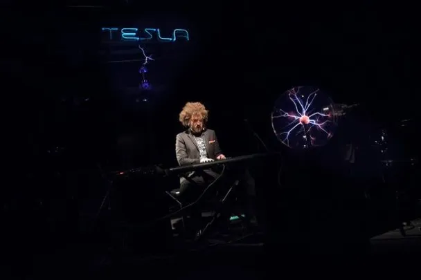 Janez Dovč: Tesla